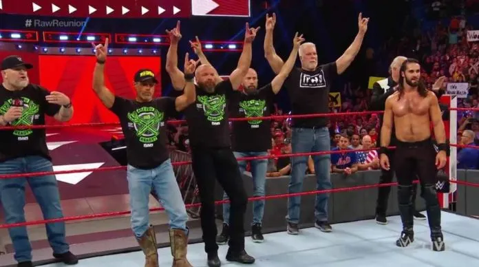 D-Generation X y The Kliq ayudan a Seth Rollins contra AJ Styles y The Club en WWE RAW Reunion