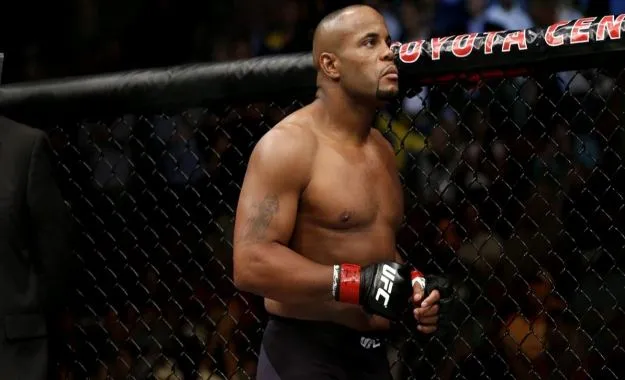 Daniel Cormier podría realizar prueba con WWE Daniel Cormier podría realizar prueba con WWE