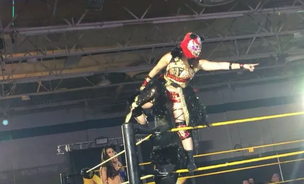 Debut de Io Shirai