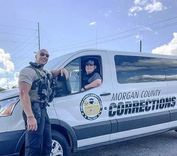 Dwayne 'The Rock' Johnson encuentra a su clon en la policía [VIRAL]