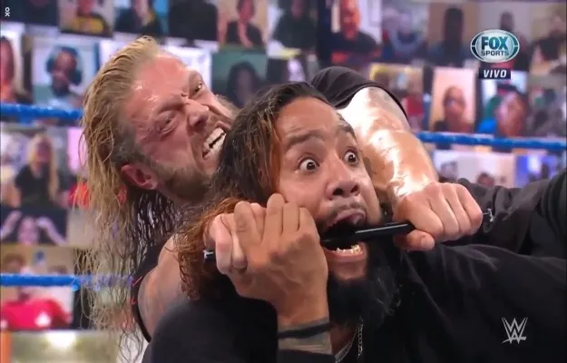 Edge-ataca-brutalmente-a-Jimmy-Uso-en-WWE-SmackDown Edge WWE