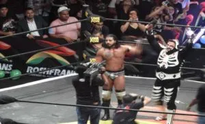 El Hijo del Fantasma pierde su máscara en Triplemania XXVI