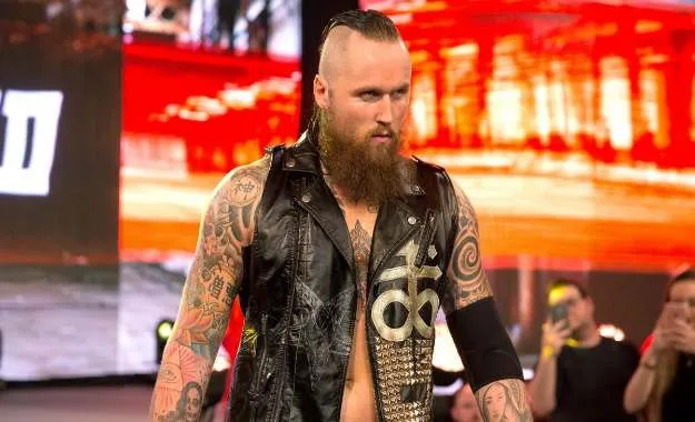 El ascenso al main roster de Aleister Black se habría retrasado