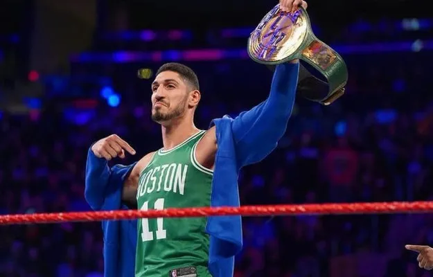 El jugador de Boston Celtics de la NBA Enes Kanter nuevo campeón WWE 24_7 (1) El jugador de Boston Celtics de la NBA Enes Kanter nuevo campeón WWE 24/7
