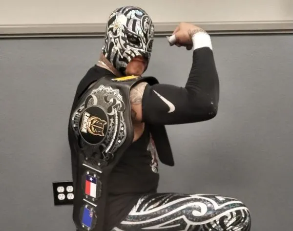 El luchador AKANTUS comienza su camino hacia la gloria El luchador AKANTUS comienza su camino hacia la gloria