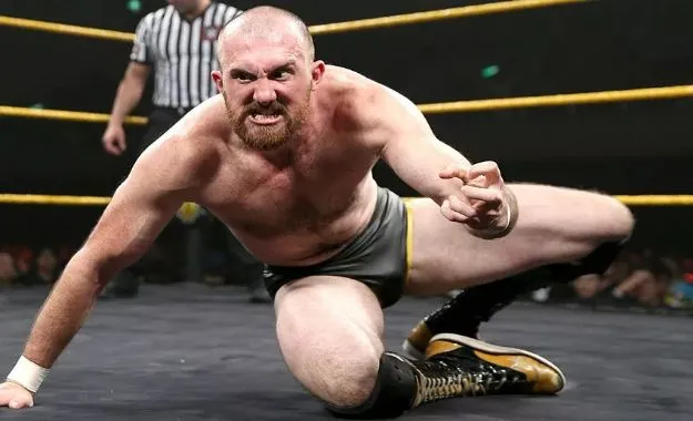 El luchador de NXT Oney Lorcan se encuentra lesionado