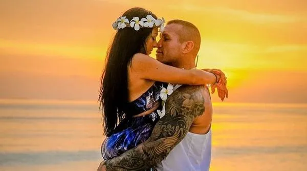 El luchador de WWE Randy Orton troleado por su esposa