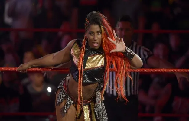 Ember Moon lesionada Ember Moon lesionada