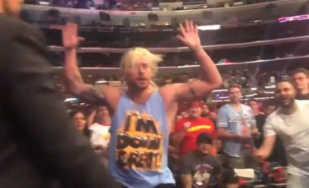 Enzo Amore presente en Survivor Series y es expulsado Enzo Amore presente en Survivor Series y es expulsado