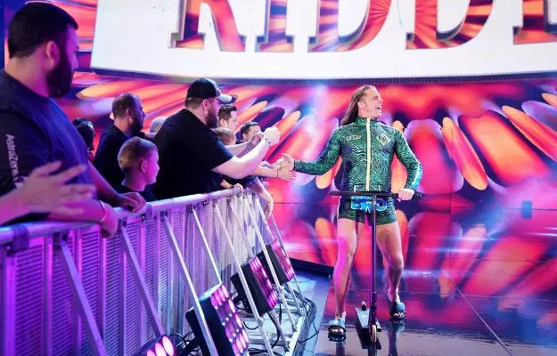 Ex-escritor sugiere un nuevo personaje para Riddle en WWE