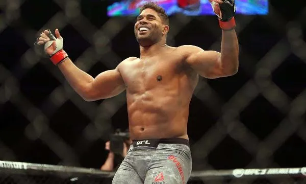 Ex luchador de UFC Alistair Overeem ataca al Pro Wrestling con insultos homófobos