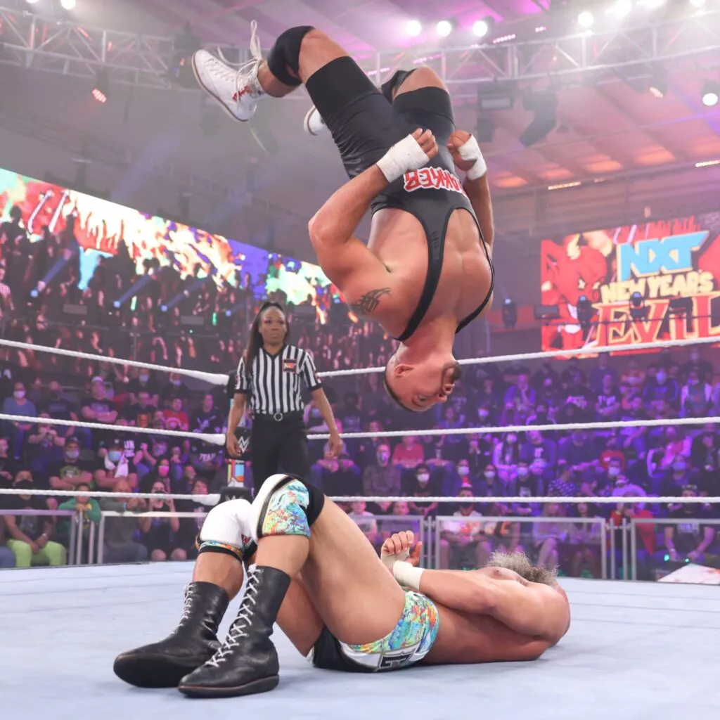 FIbnAZIXwAUbn_r Audiencia de WWE NXT 2.0 New Year's Evil (4 de enero de 2022)
