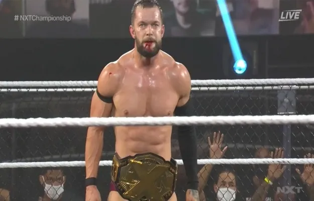 Finn Balor operado Finn Balor operado