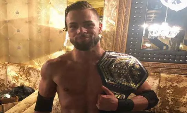 Flip Gordon gana el campeonato mundial de Fight Forever Wrestling