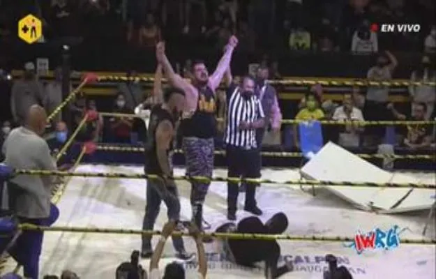 Fresero Jr. rapó a Eterno en la Arena Naucalpan Fresero Jr. rapó a Eterno en la Arena Naucalpan