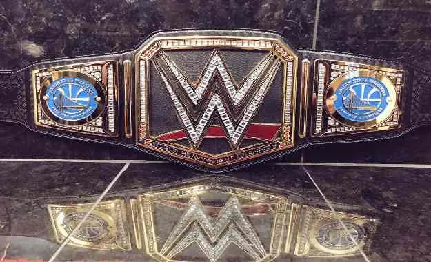 Golden State Warriors reciben el campeonato de la WWE