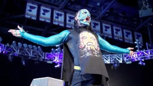 Jeff Hardy cantó No More Words en un concierto [Vídeo]