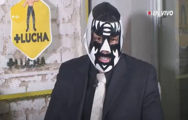 Jesús Reyes presenta al nuevo Máscara Año 2000 Jr. Jesús Reyes Presenta Al Nuevo Máscara Año 2000 Jr.