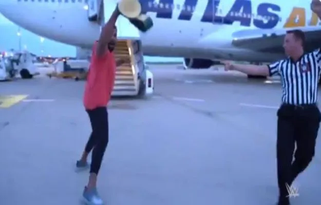 Jinder Mahal gana el WWE 24/7 Championship en el aeropuerto (vídeo) Jinder Mahal gana el WWE 24/7 Championship en el aeropuerto (vídeo)
