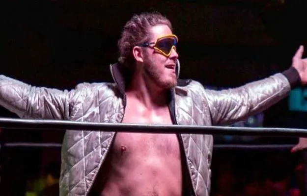 Joey Janela criticado en backstage por herir a sus compañeros