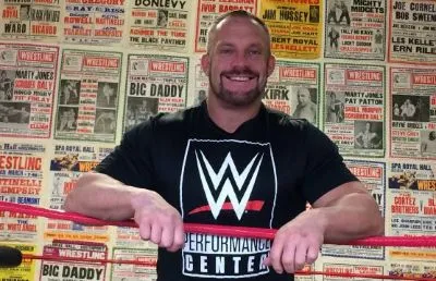 Johnny Moss WWE WWE noticias Johnny Moss