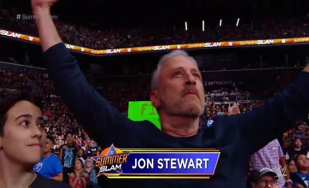 Jon Stewart aparece en WWE Summerslam 2018 Jon Stewart aparece en WWE Summerslam 2018