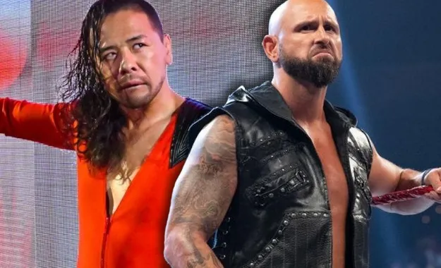 Karl Anderson ayudado por Shinsuke Nakamura Karl Anderson ayudado por Shinsuke Nakamura