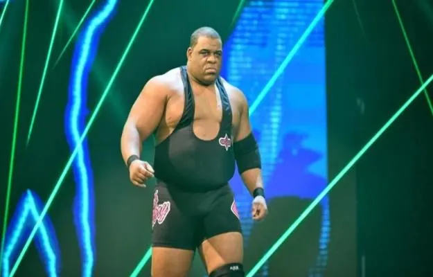 Keith Lee opina sobre sus cambios de vestuario y temas de entrada Keith Lee opina sobre sus cambios de vestuario y temas de entrada