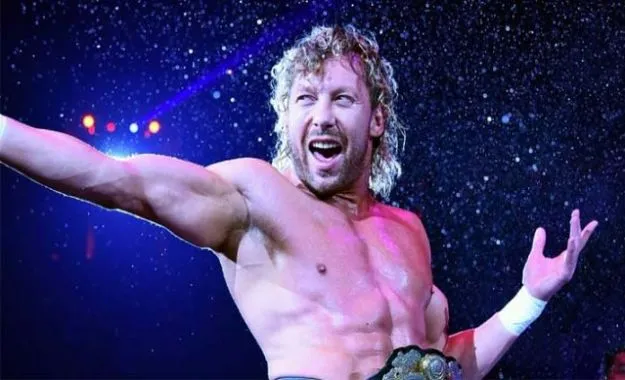 Kenny Omega cerca de WWE
