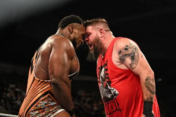 Kevin Owens habló de su contrato en WWE RAW