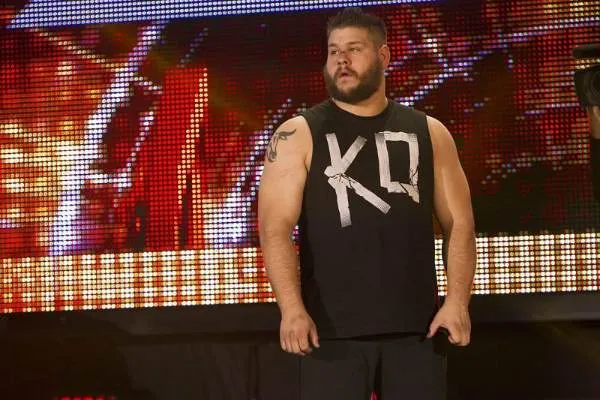 Kevin Owens menciona que le ofrecieron quedarse un tiempo en NXT Kevin Owens menciona que le ofrecieron quedarse un tiempo en NXT