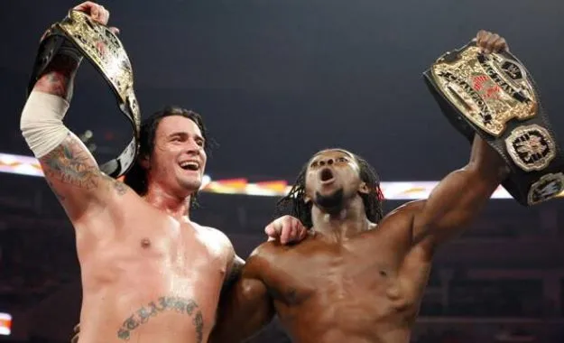 Kofi Kinston dice lo que aprendió en su tiempo cuando estuvo como campeón con CM Punk