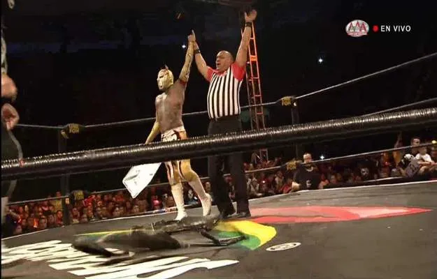 La Parka Hijo Del Vikingo Y Myzteziz Jr. Ganan En AAA Verano De Escándalo