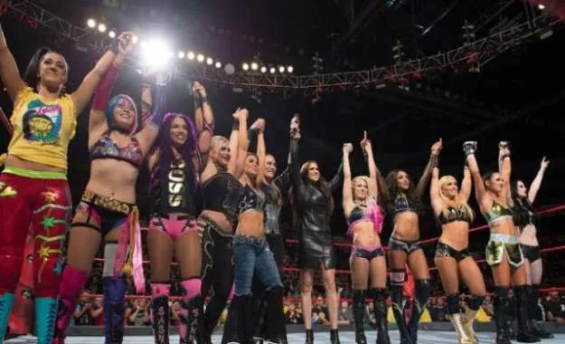 La división femenina de WWE vuelve a hacer historia de nuevo La división femenina de WWE vuelve a hacer historia de nuevo