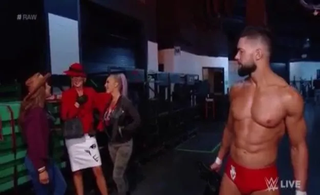 Lacey Evans aparece en WWE RAW Lacey Evans aparece en WWE RAW
