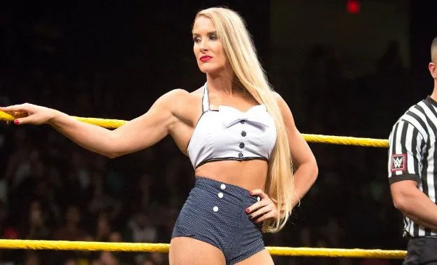 Lacey Evans contesta a las críticas (con clase)