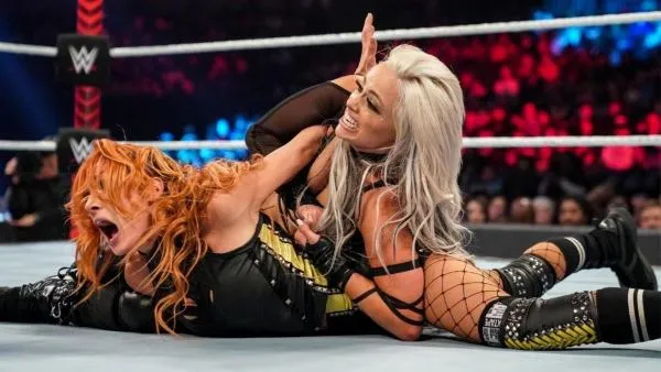 Liv Morgan atacó a Becky Lynch en el WWE Performance Center Liv Morgan atacó a Becky Lynch en el WWE Performance Center