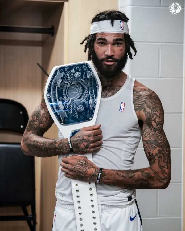 Los Dallas Mavericks incentivan a sus jugadores al estilo WWE Los Dallas Mavericks incentivan a sus jugadores al estilo WWE