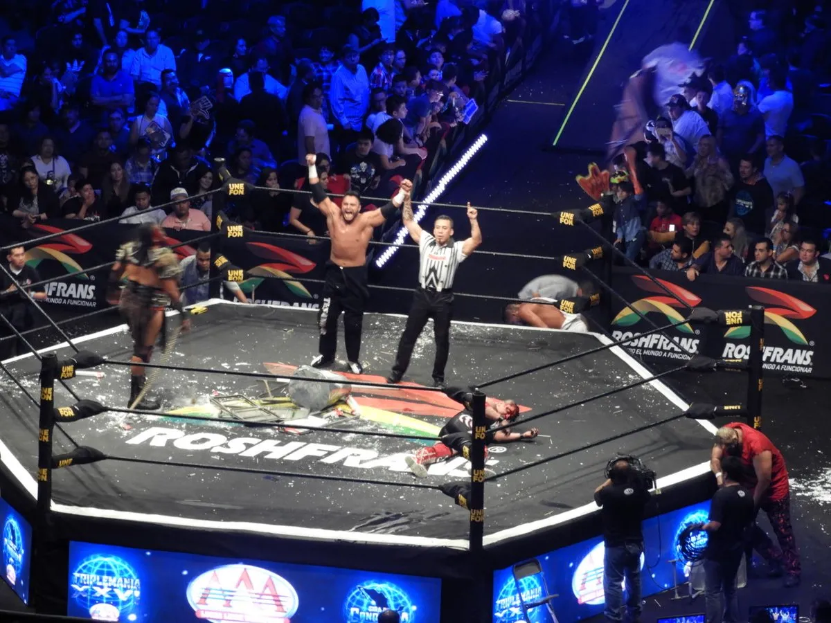 Los Mercenarios ganan la lucha callejera en Triplemania XXVI Los Mercenarios ganan la lucha callejera en Triplemania XXVI