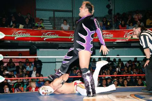 Lucha Libre en Ecuador: Entrevista con el luchador Demasiado