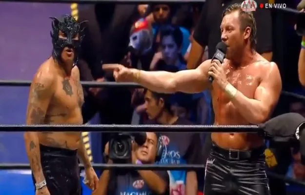 Lucha por el Megacampeonato en Héroes Inmortales XIII.JPG Lucha por el Megacampeonato en Héroes Inmortales XIII