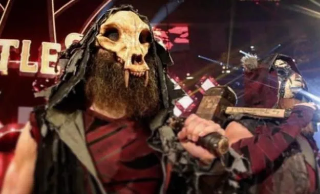 Luke Harper aparece en un live show de NXT