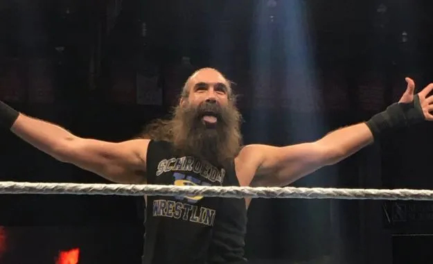Luke Harper regresa Luke Harper regresa