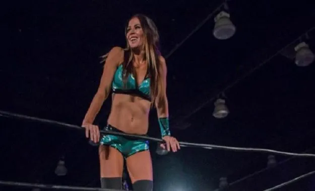 Madison Rayne firma con ROH