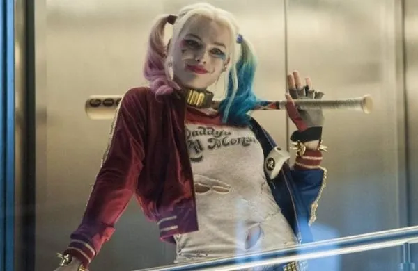 Margot Robbie (Harley Quinn) cae rendida ante The Undertaker Margot Robbie (Harley Quinn) cae rendida ante The Undertaker