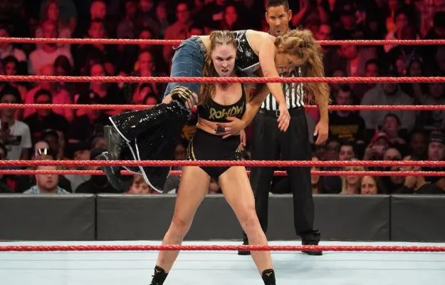 Mickie James dice que Ronda Rousey la lastimó tras su debut en WWE Mickie James dice que Ronda Rousey la lastimó tras su debut en WWE