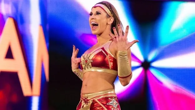 Mickie James: De los cuadriláteros al estudio musical