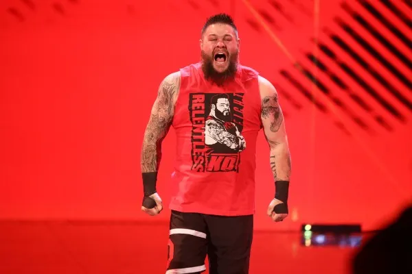 Motivo de la inclusión de Kevin Owens en la lucha titular en WWE Day 1 Motivo de la inclusión de Kevin Owens en la lucha titular en WWE Day 1