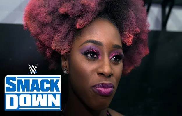 Naomi ataca a WWE Naomi ataca a WWE