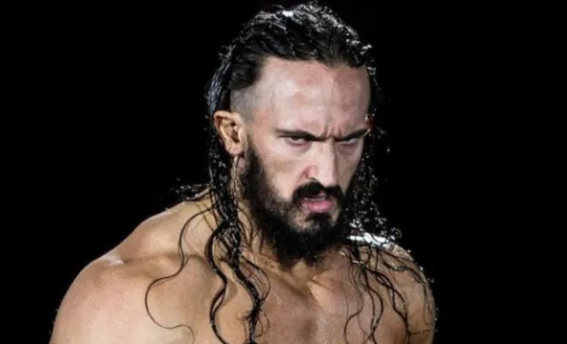 Neville cambia el nombre de su finisher Neville cambia el nombre de su finisher